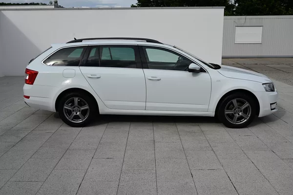 Škoda Octavia 1.6TDI 77KW Edition 4/2015 - foto 4