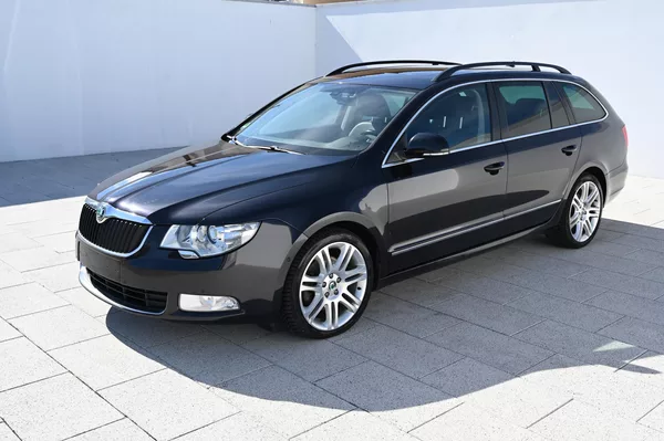Škoda Superb 2.0TDI 125KW DSG Elegance 9/12 - foto 10