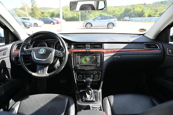 Škoda Superb 2.0TDI 125KW DSG Elegance 9/12 - foto 11