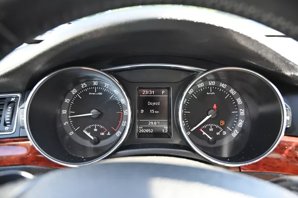 Škoda Superb 2.0TDI 125KW DSG Elegance 9/12 - foto 12