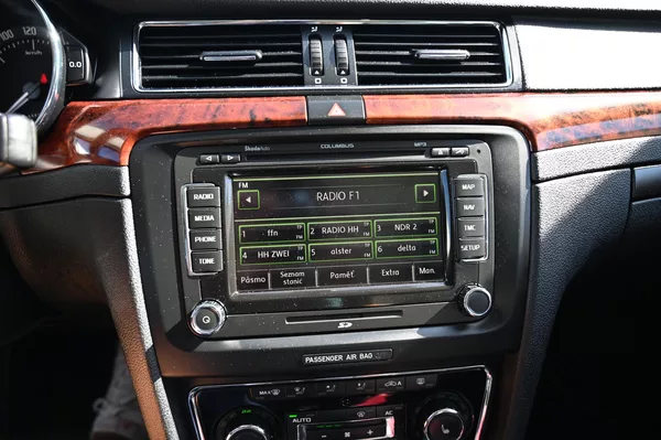 Škoda Superb 2.0TDI 125KW DSG Elegance 9/12 - foto 13