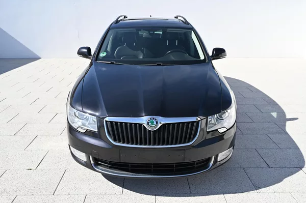 Škoda Superb 2.0TDI 125KW DSG Elegance 9/12 - foto 2