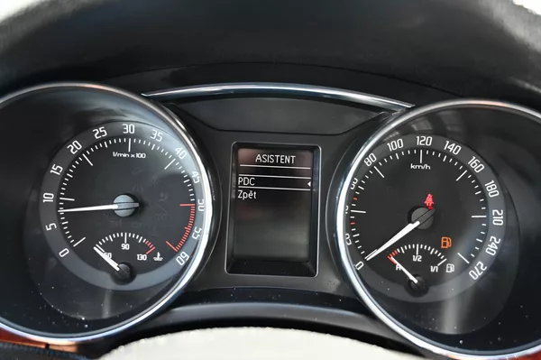 Škoda Superb 2.0TDI 125KW DSG Elegance 9/12 - foto 20