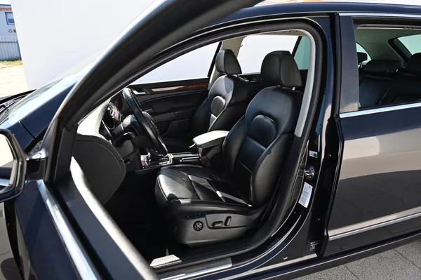 Škoda Superb 2.0TDI 125KW DSG Elegance 9/12 - foto 27
