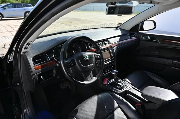 Škoda Superb 2.0TDI 125KW DSG Elegance 9/12 - foto 28