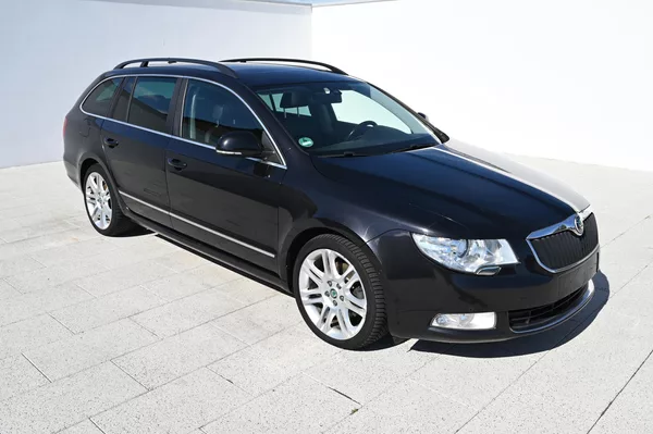 Škoda Superb 2.0TDI 125KW DSG Elegance 9/12 - foto 3