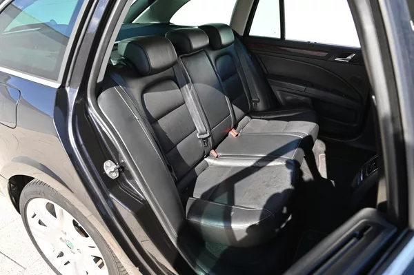 Škoda Superb 2.0TDI 125KW DSG Elegance 9/12 - foto 32
