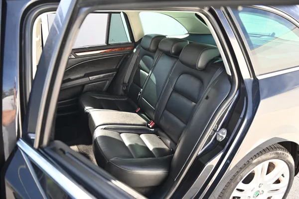 Škoda Superb 2.0TDI 125KW DSG Elegance 9/12 - foto 35