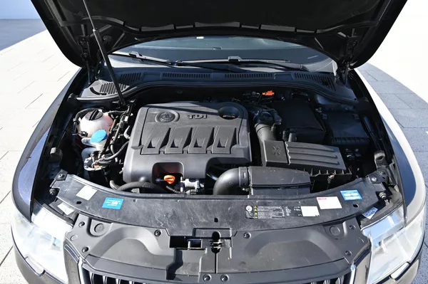 Škoda Superb 2.0TDI 125KW DSG Elegance 9/12 - foto 37