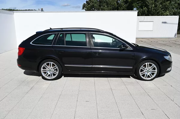 Škoda Superb 2.0TDI 125KW DSG Elegance 9/12 - foto 4