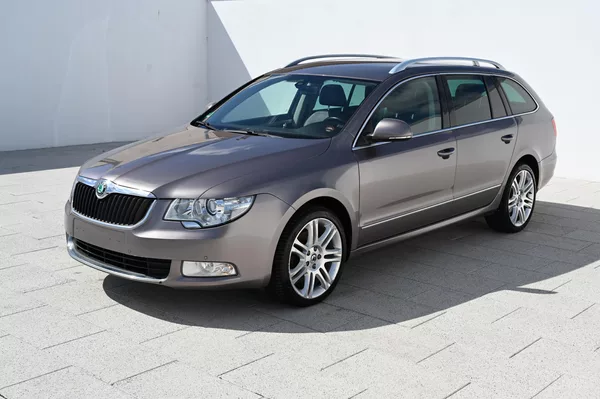 Škoda Superb 2.0TDI 125KW DSG 3/2011