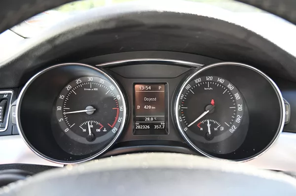 Škoda Superb 2.0TDI 125KW DSG 3/2011 - foto 12