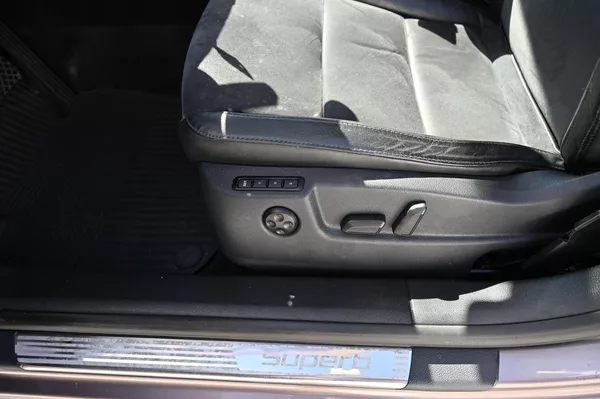 Škoda Superb 2.0TDI 125KW DSG 3/2011 - foto 19