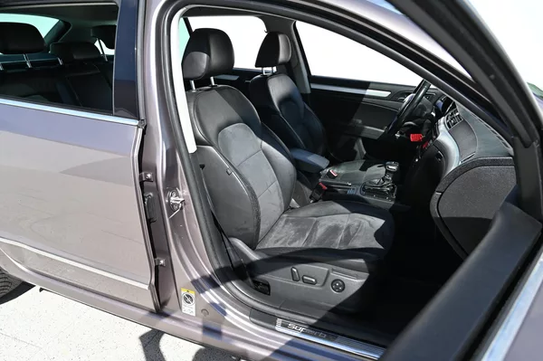 Škoda Superb 2.0TDI 125KW DSG 3/2011 - foto 23
