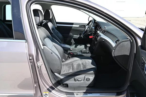 Škoda Superb 2.0TDI 125KW DSG 3/2011 - foto 24