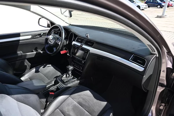 Škoda Superb 2.0TDI 125KW DSG 3/2011 - foto 25