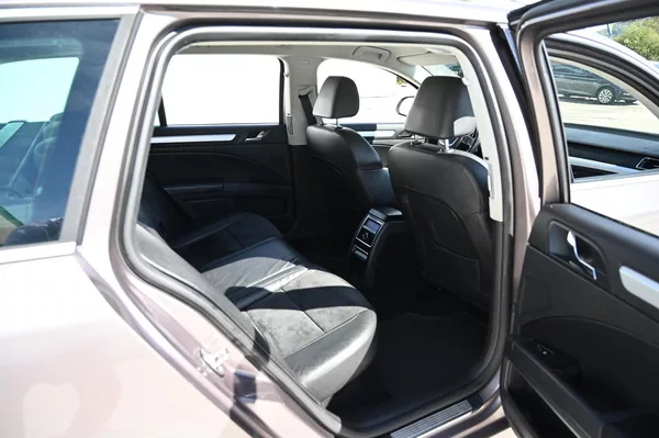 Škoda Superb 2.0TDI 125KW DSG 3/2011 - foto 27