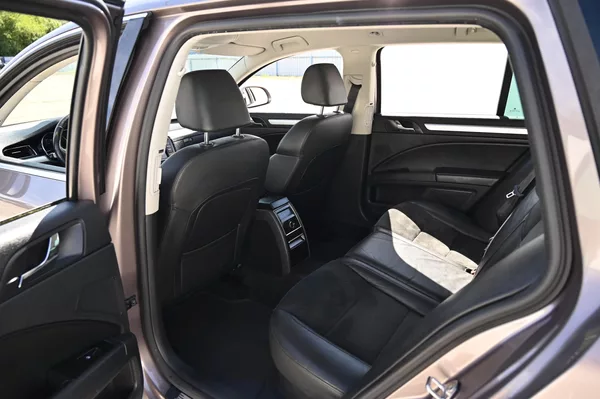 Škoda Superb 2.0TDI 125KW DSG 3/2011 - foto 29