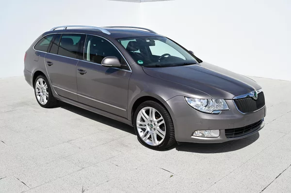 Škoda Superb 2.0TDI 125KW DSG 3/2011 - foto 3