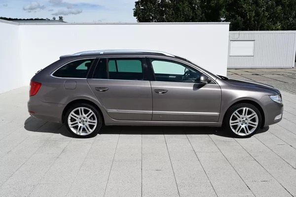 Škoda Superb 2.0TDI 125KW DSG 3/2011 - foto 4
