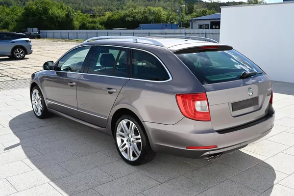 Škoda Superb 2.0TDI 125KW DSG 3/2011 - foto 6