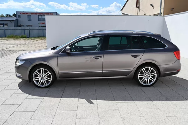 Škoda Superb 2.0TDI 125KW DSG 3/2011 - foto 7