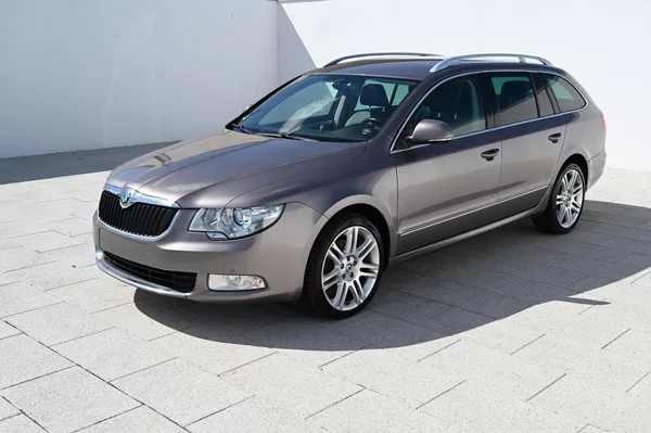 Škoda Superb 2.0TDI 125KW DSG 3/2011 - foto 8