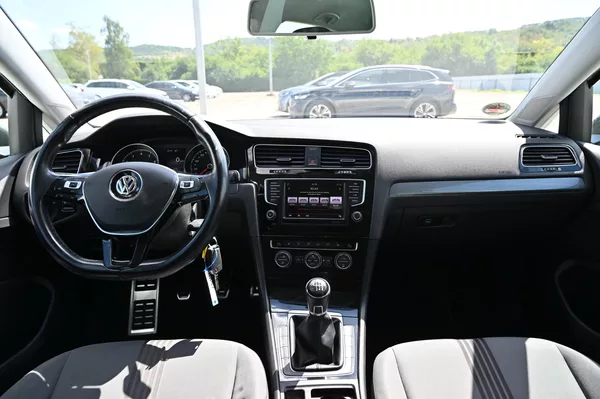 Volkswagen Golf 1.2TSI 81KW BMT rezervace - foto 11