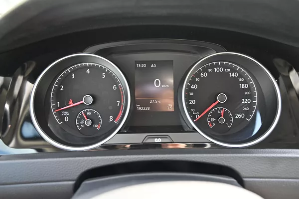 Volkswagen Golf 1.2TSI 81KW BMT rezervace - foto 13