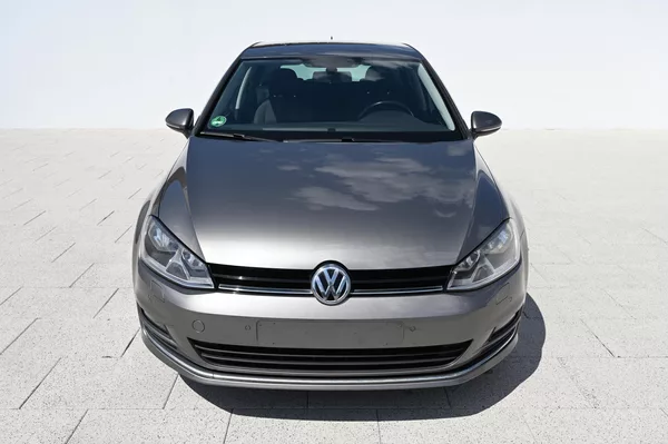 Volkswagen Golf 1.2TSI 81KW BMT rezervace - foto 2