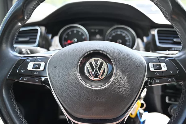 Volkswagen Golf 1.2TSI 81KW BMT rezervace - foto 21