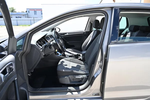 Volkswagen Golf 1.2TSI 81KW BMT rezervace - foto 22