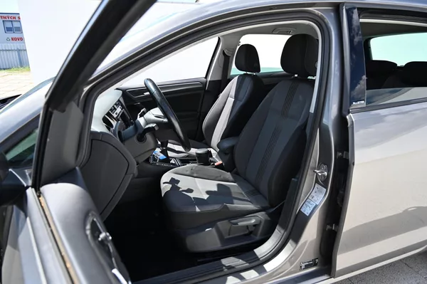 Volkswagen Golf 1.2TSI 81KW BMT rezervace - foto 23