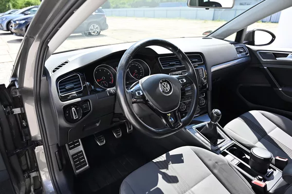 Volkswagen Golf 1.2TSI 81KW BMT rezervace - foto 24