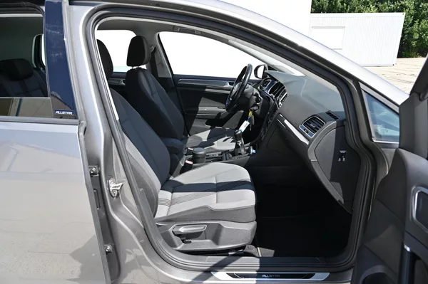 Volkswagen Golf 1.2TSI 81KW BMT rezervace - foto 26