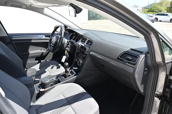 Volkswagen Golf 1.2TSI 81KW BMT rezervace - foto 27