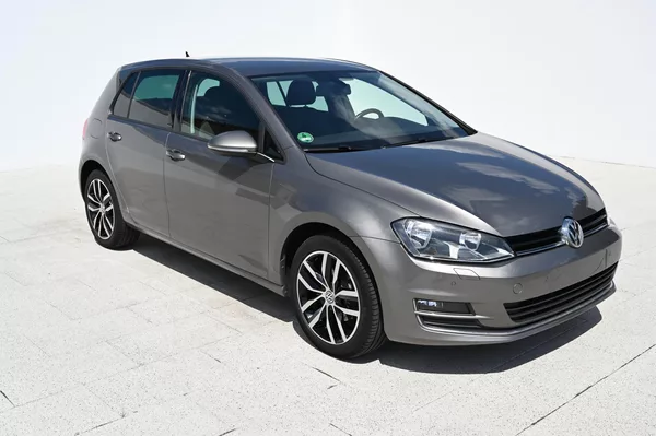 Volkswagen Golf 1.2TSI 81KW BMT rezervace - foto 3