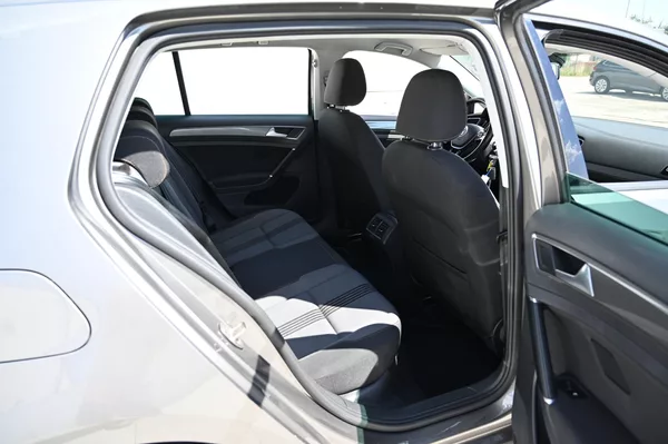 Volkswagen Golf 1.2TSI 81KW BMT rezervace - foto 30