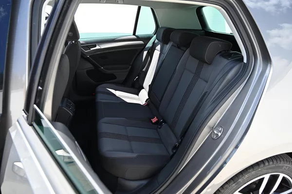 Volkswagen Golf 1.2TSI 81KW BMT rezervace - foto 31