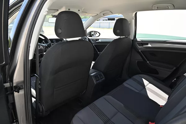 Volkswagen Golf 1.2TSI 81KW BMT rezervace - foto 32
