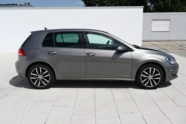 Volkswagen Golf 1.2TSI 81KW BMT rezervace - foto 4
