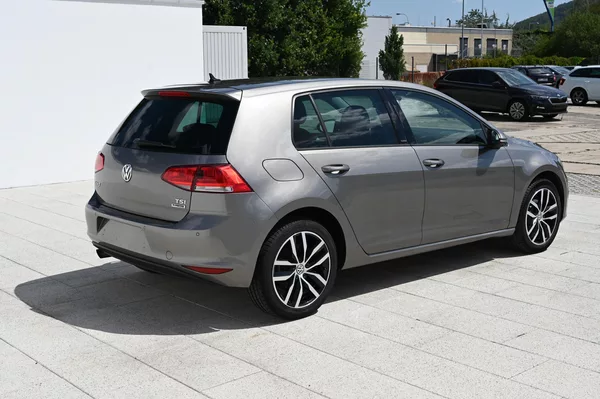 Volkswagen Golf 1.2TSI 81KW BMT rezervace - foto 5