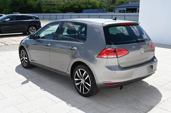 Volkswagen Golf 1.2TSI 81KW BMT rezervace - foto 7