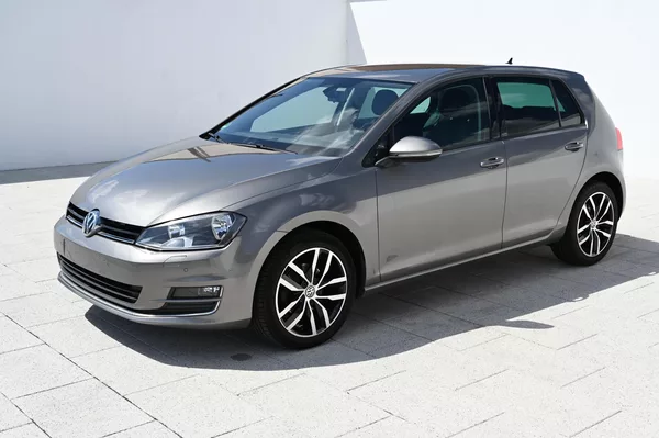 Volkswagen Golf 1.2TSI 81KW BMT rezervace - foto 9