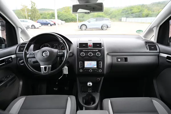 Volkswagen Touran 2.0TDI 103KW Life 10/2013 - foto 12