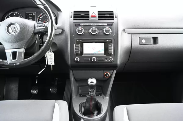 Volkswagen Touran 2.0TDI 103KW Life 10/2013 - foto 13