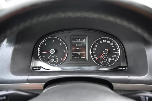 Volkswagen Touran 2.0TDI 103KW Life 10/2013 - foto 17