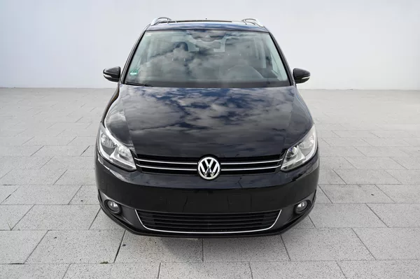 Volkswagen Touran 2.0TDI 103KW Life 10/2013 - foto 2