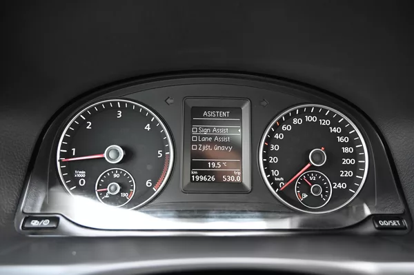 Volkswagen Touran 2.0TDI 103KW Life 10/2013 - foto 21