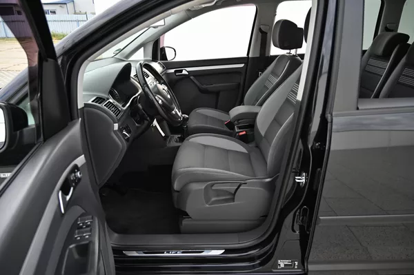 Volkswagen Touran 2.0TDI 103KW Life 10/2013 - foto 26